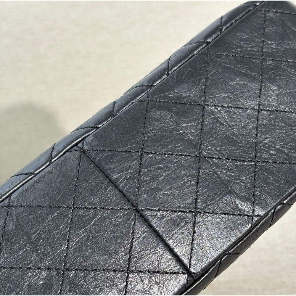 CHANEL Black Aged Calfskin Reissue 2.55 226 Flap Bag GHW - Picture 11 of 17